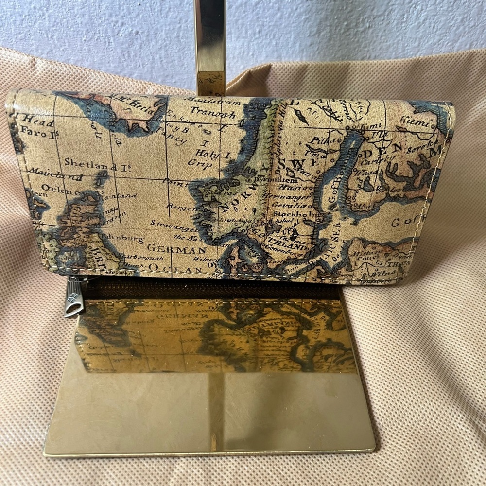 NWT Patricia Nash Leather Nazari Wallet- European Map - Picture 4 of 7